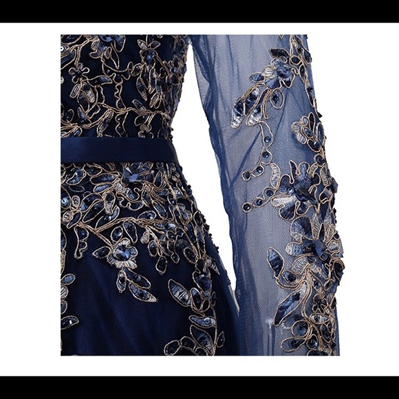 🆕Long Sleeve Embroidery Gown - Picture 3 of 6